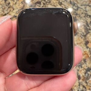 Apple Watch with black apple band: series 6, rose gold, 44mm